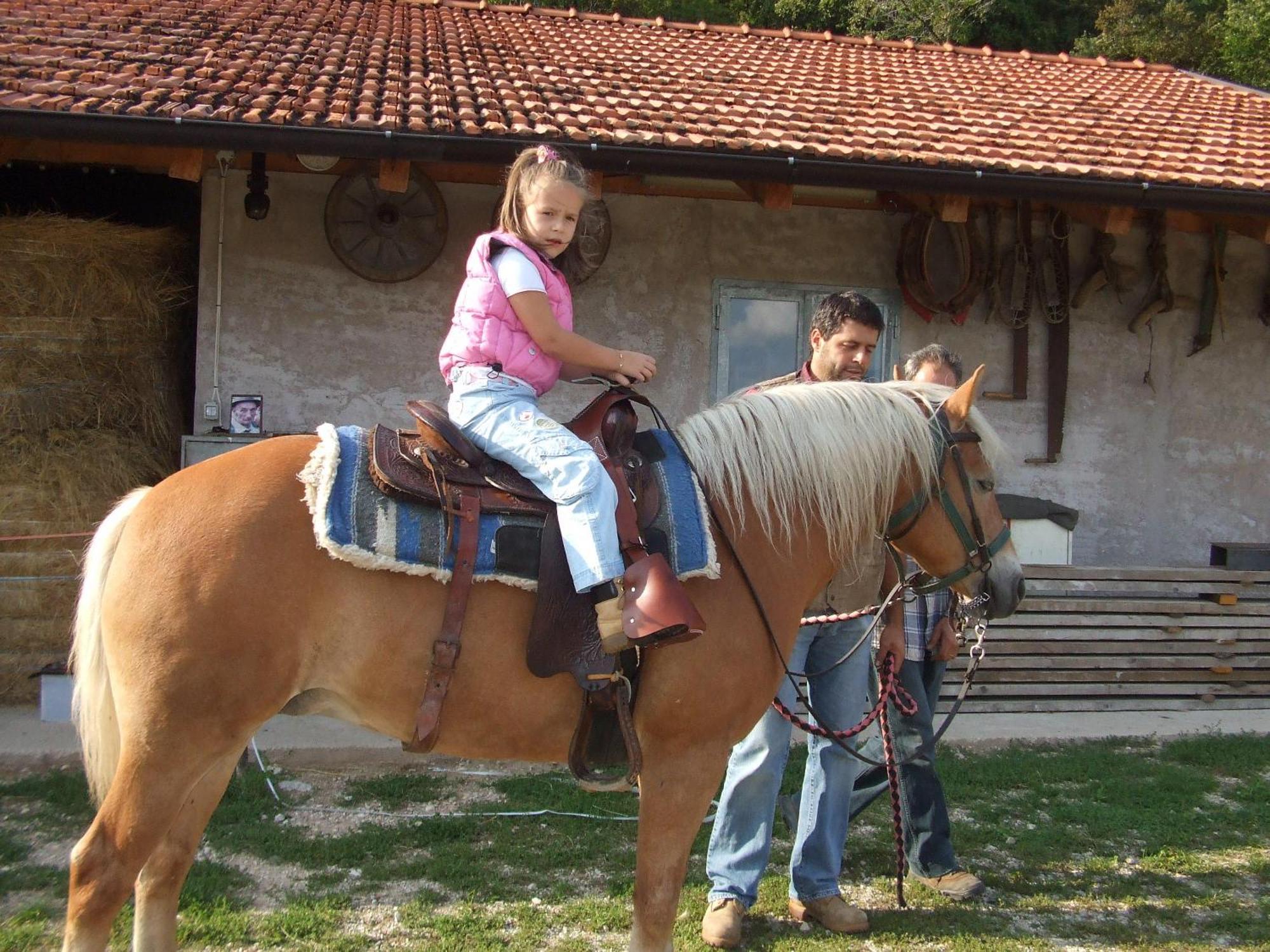 Agritur Le Pergole Hotel Villa Lagarina Buitenkant foto